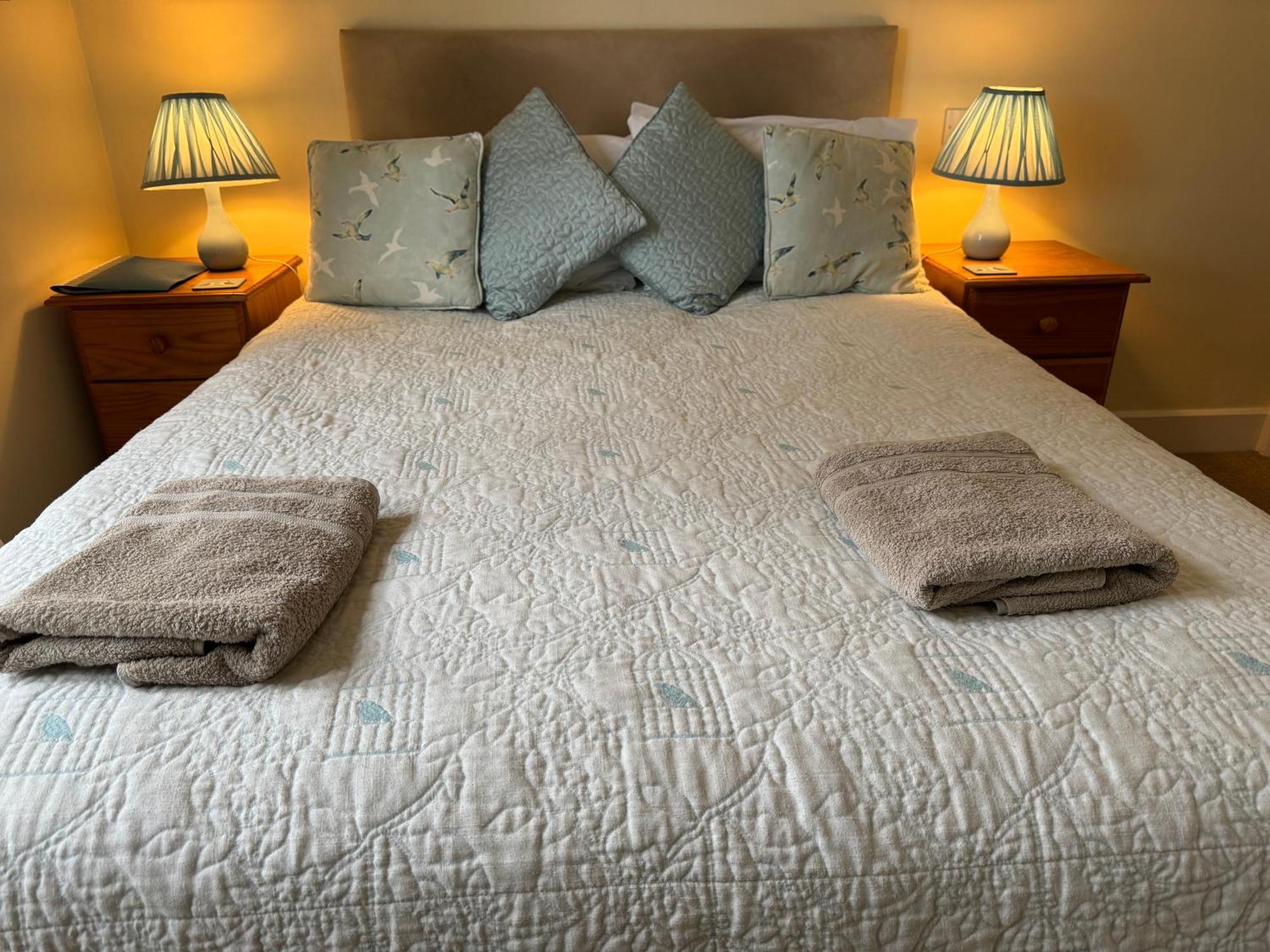 The Pilot Boat Inn, Isle Of Wight 本布里奇 外观 照片