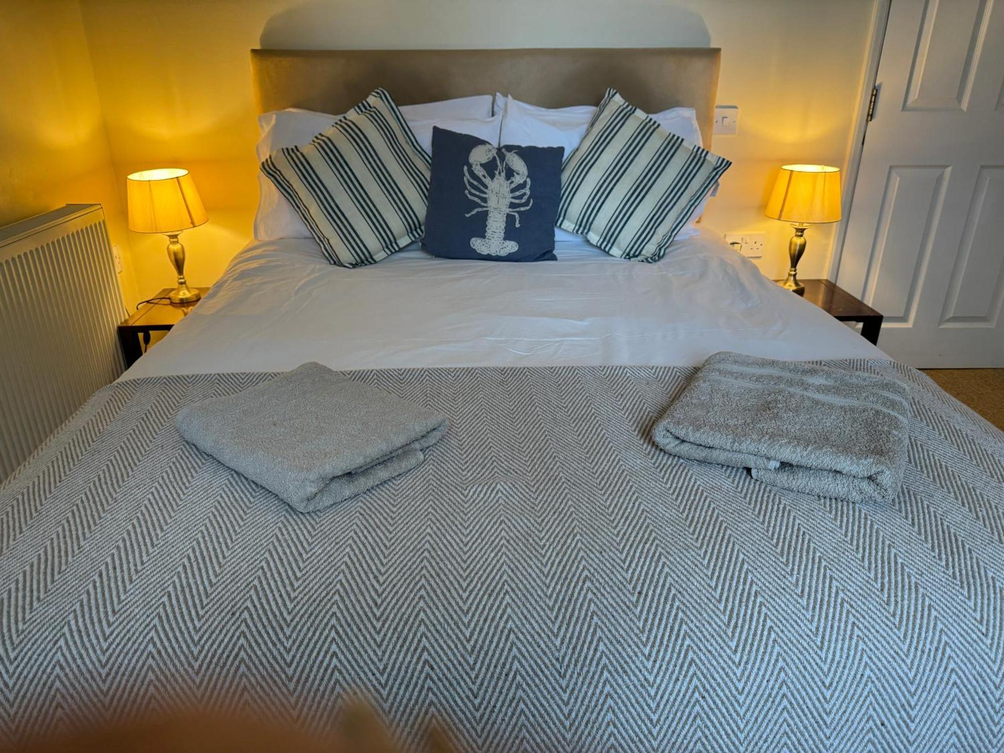 The Pilot Boat Inn, Isle Of Wight 本布里奇 外观 照片