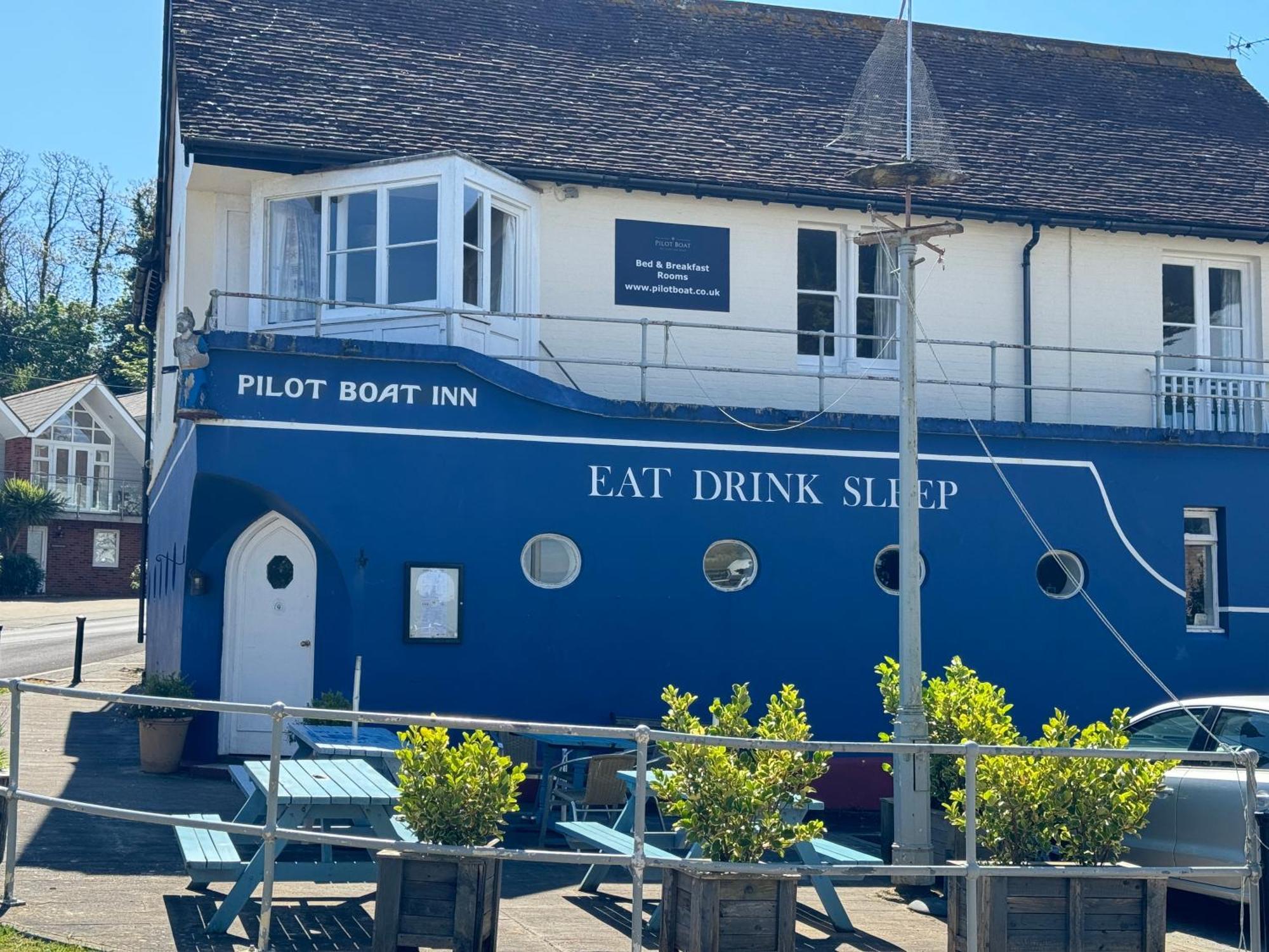 The Pilot Boat Inn, Isle Of Wight 本布里奇 外观 照片