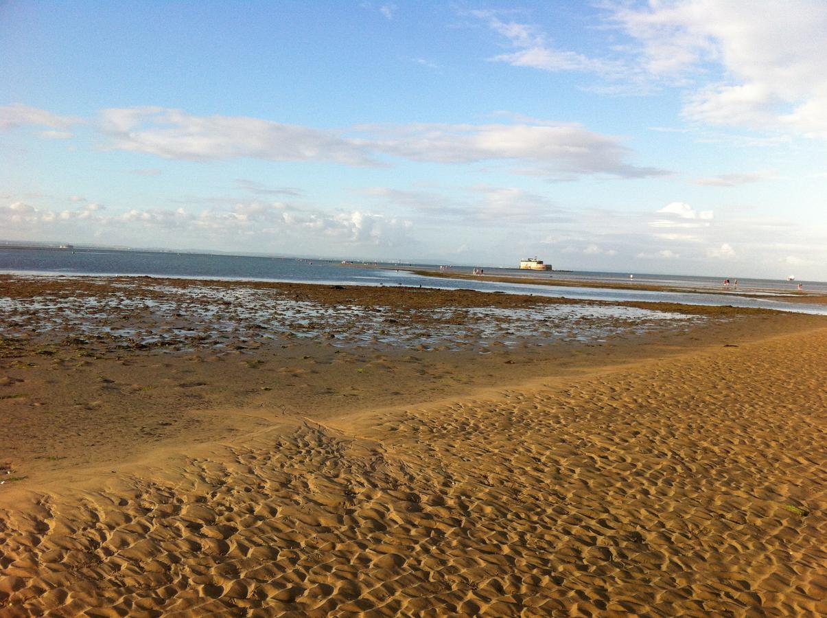 The Pilot Boat Inn, Isle Of Wight 本布里奇 外观 照片