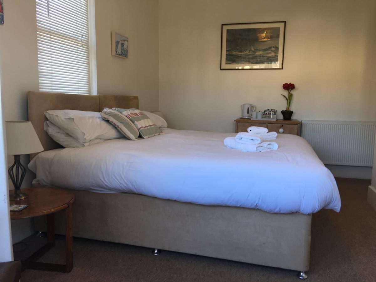 The Pilot Boat Inn, Isle Of Wight 本布里奇 外观 照片